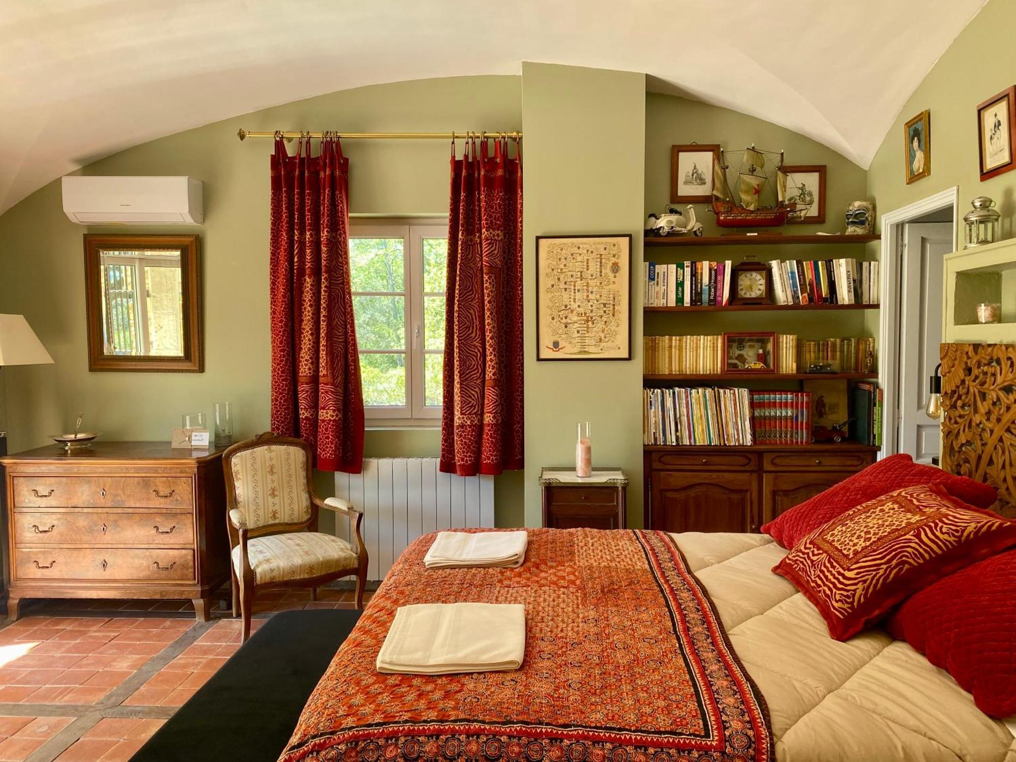 Domaine Du Commandeur Bed & Breakfast Mondragon Exterior photo