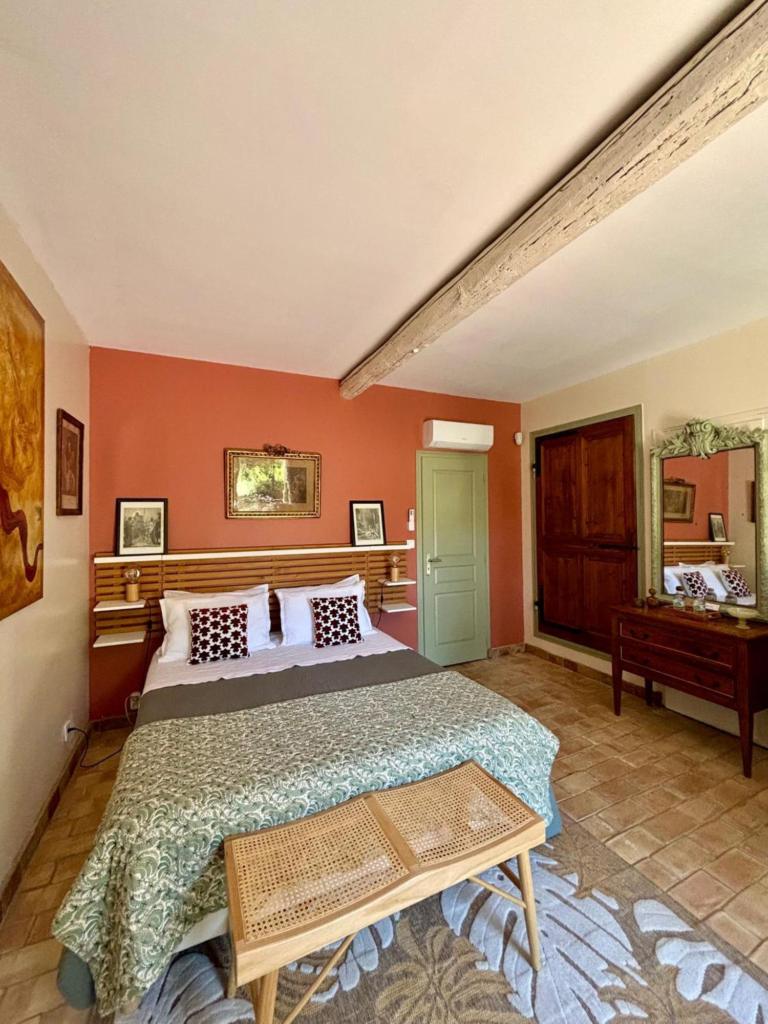 Domaine Du Commandeur Bed & Breakfast Mondragon Exterior photo